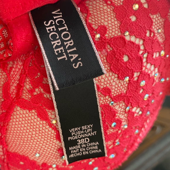 NWOT Victoria secret very sexy push up pigeonnant 38D bra rhinestones/diamonds - Picture 9 of 16